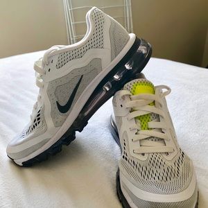 Like new Women’s Nike Air Max size 8